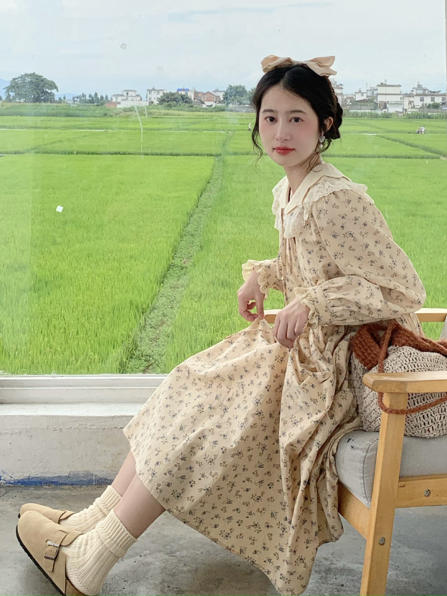 草草的Molly 复古双层蕾丝领长袖连衣裙 女秋季新款小众中长裙子