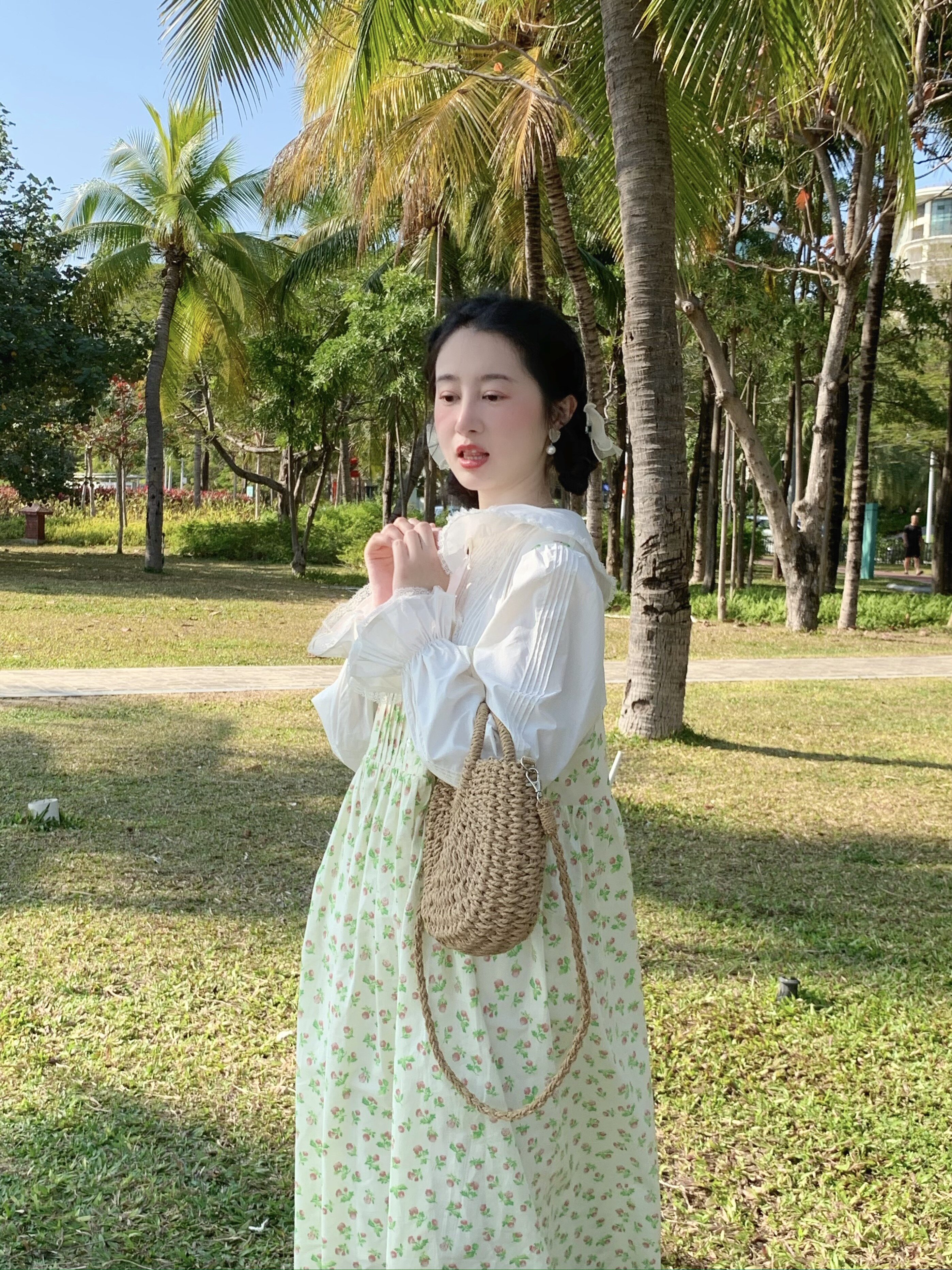 草草的Molly 甜美清爽粉绿碎花吊带裙女2023春夏小个子中长连衣裙