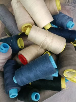 1斤金泰402缝纫线603称重处理随机颜色不重复品牌韧性强度28包邮