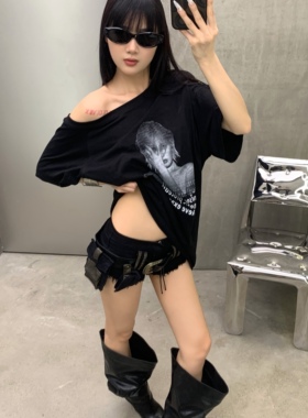 ROY11 ins玩家 印花斜肩T袖女夏季美式复古黑色辣妹宽松短袖上衣