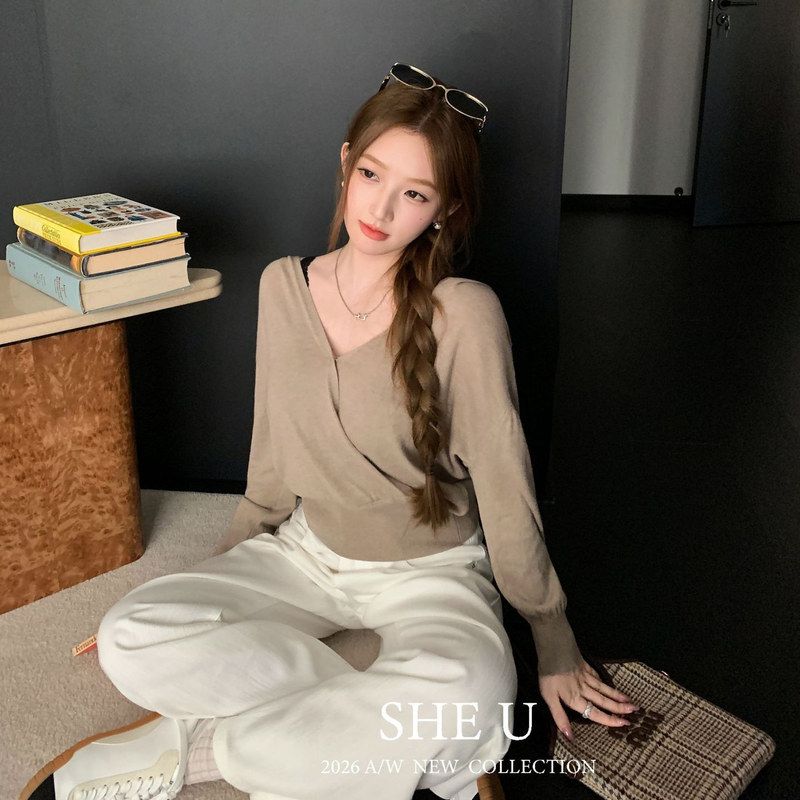 SHE十三行韩系温柔风交叉连帽