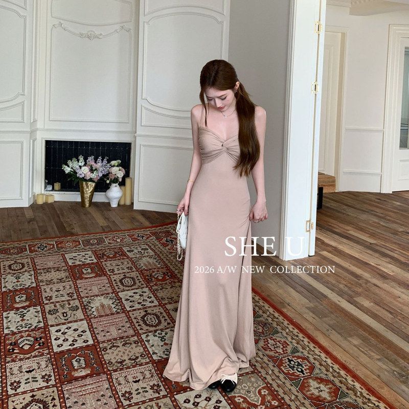 SHE十三行纯欲辣妹风扭结抹胸秋