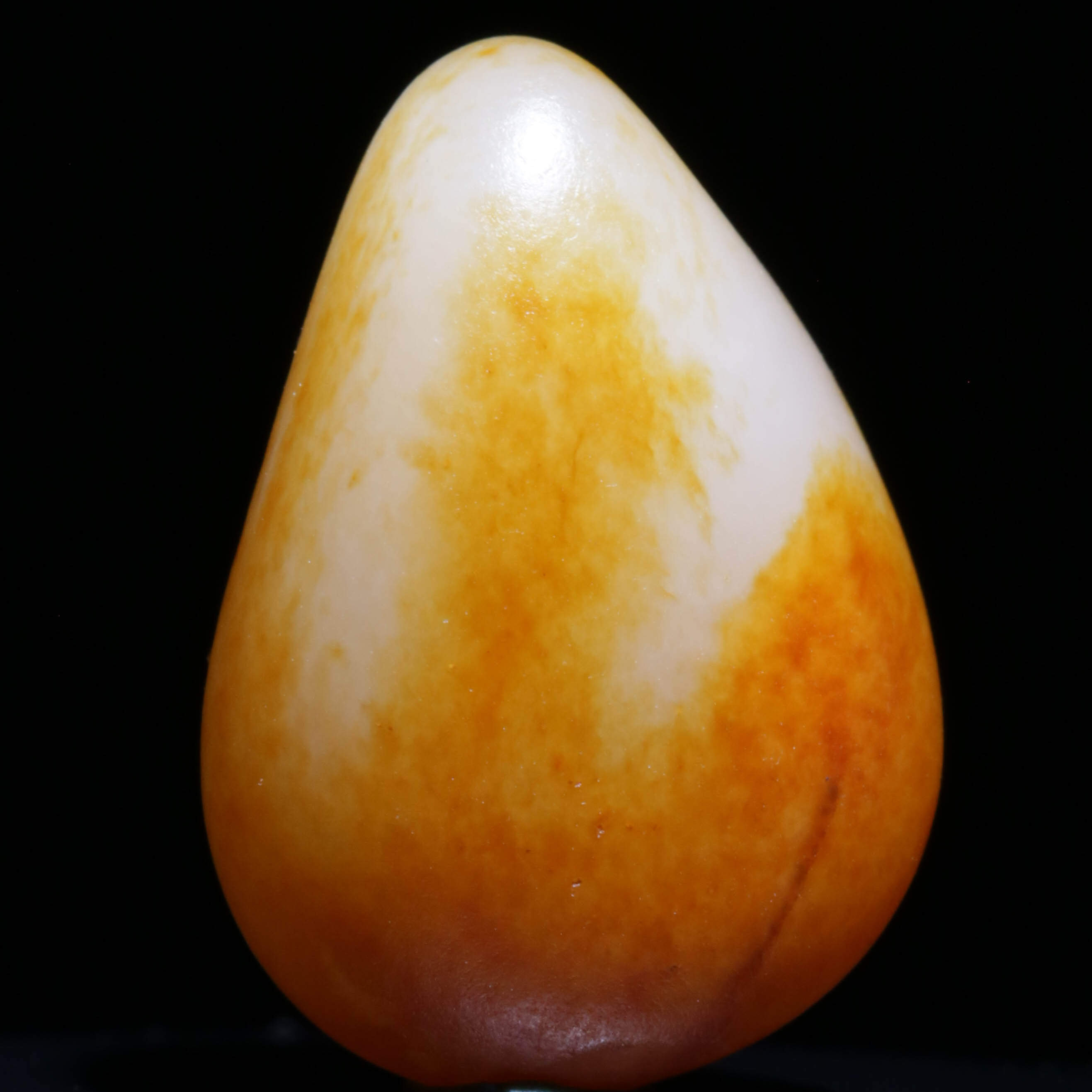 新疆和田玉红皮白肉籽料挂件