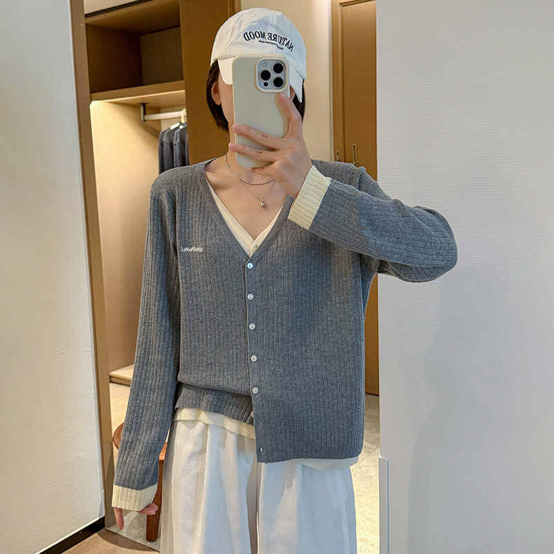 大码微胖女装秋冬装v领假两件针织衫上衣女外套胖mm毛衣打底衫潮