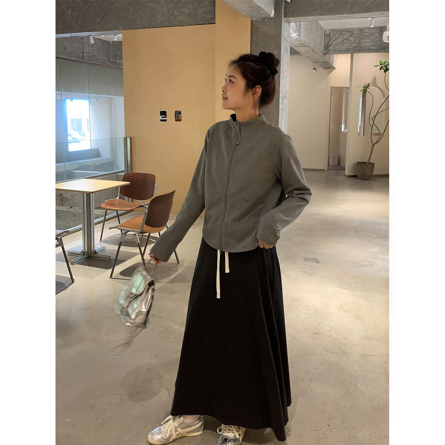 大码女装简约运动修身上衣女2026早春小众复古显瘦学院风宽松外套