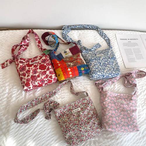 春夏款清新碎花斜挎手机包大容量收纳包拍照配搭小包女口红零钱包