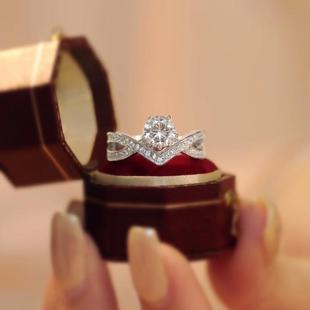 正品 饰品925纯银镀18K白金 莫桑石钻戒女结婚仿真钻戒复古奢华时尚
