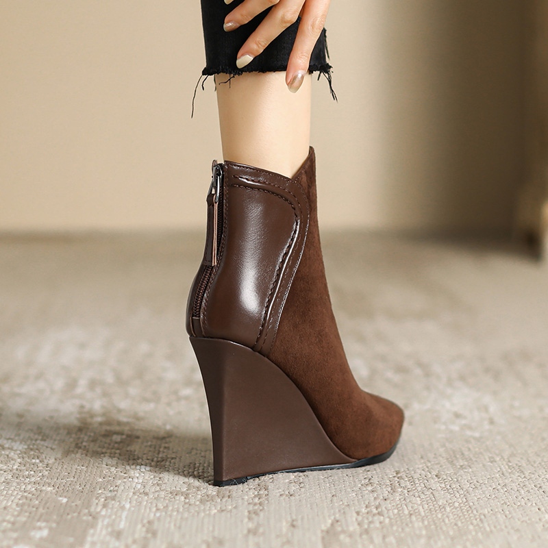 复古棕色坡跟短靴女法式气质尖头