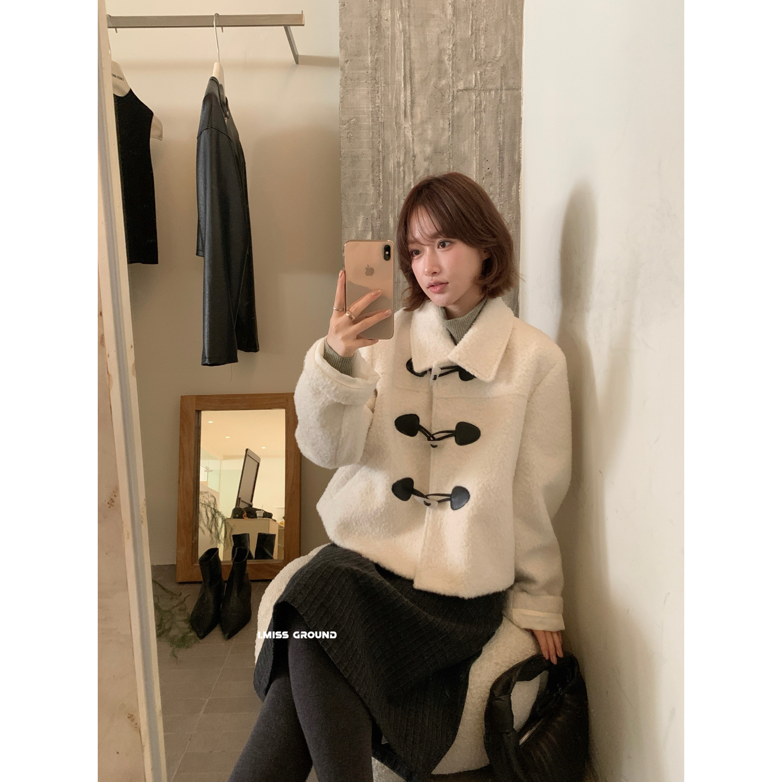 IMISS-冬上新韩标简约气质牛角扣翻领羽绒服(含50白鸭绒)H20325