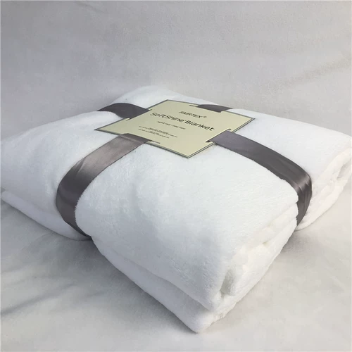 Белое коралловое одеяло, диван