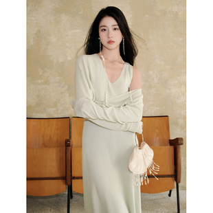 彼得潘大叔《林下清风》法式交叉V领针织上衣扭领修身连衣裙