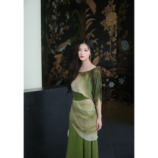 彼得潘大叔《碧尘未央》时尚斜下摆带收腰上衣垂感舒适面料半裙