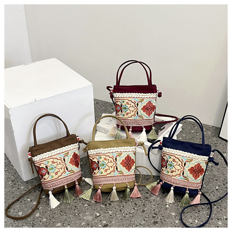 2025新款云南流苏小包包女简约刺绣单肩包斜挎包女民族风手提包