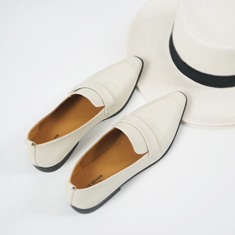 极简主义黑白英伦风乐福鞋