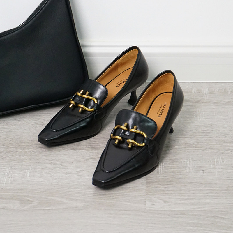 小众时髦格调复古金属扣单鞋