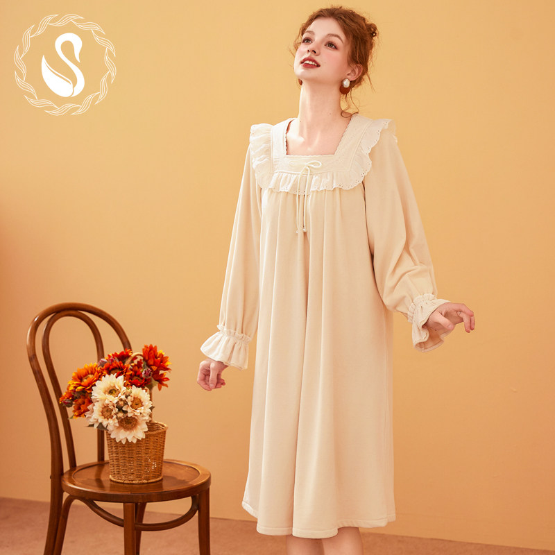 天鹅云秋冬季法式复古甜美少女海岛绒保暖睡裙宽松薄绒花边家居服