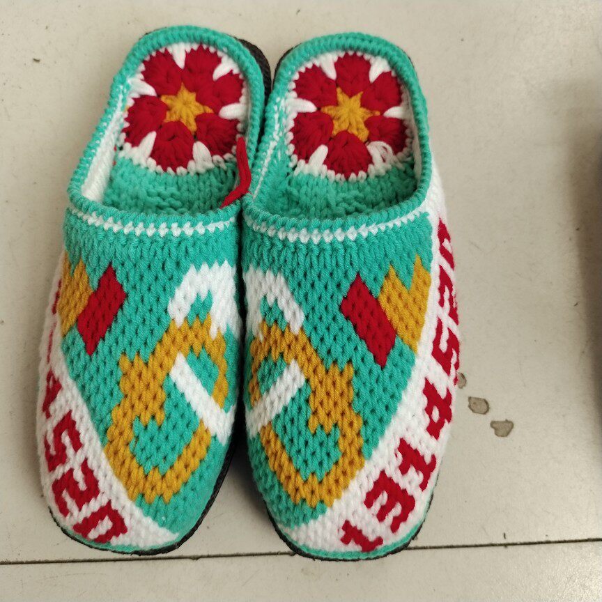 居家  橡胶泡沫  冬季  卧室成品 男女平底   各种图案  毛线拖鞋