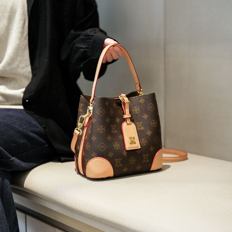 2025新款小众设计老花水桶包