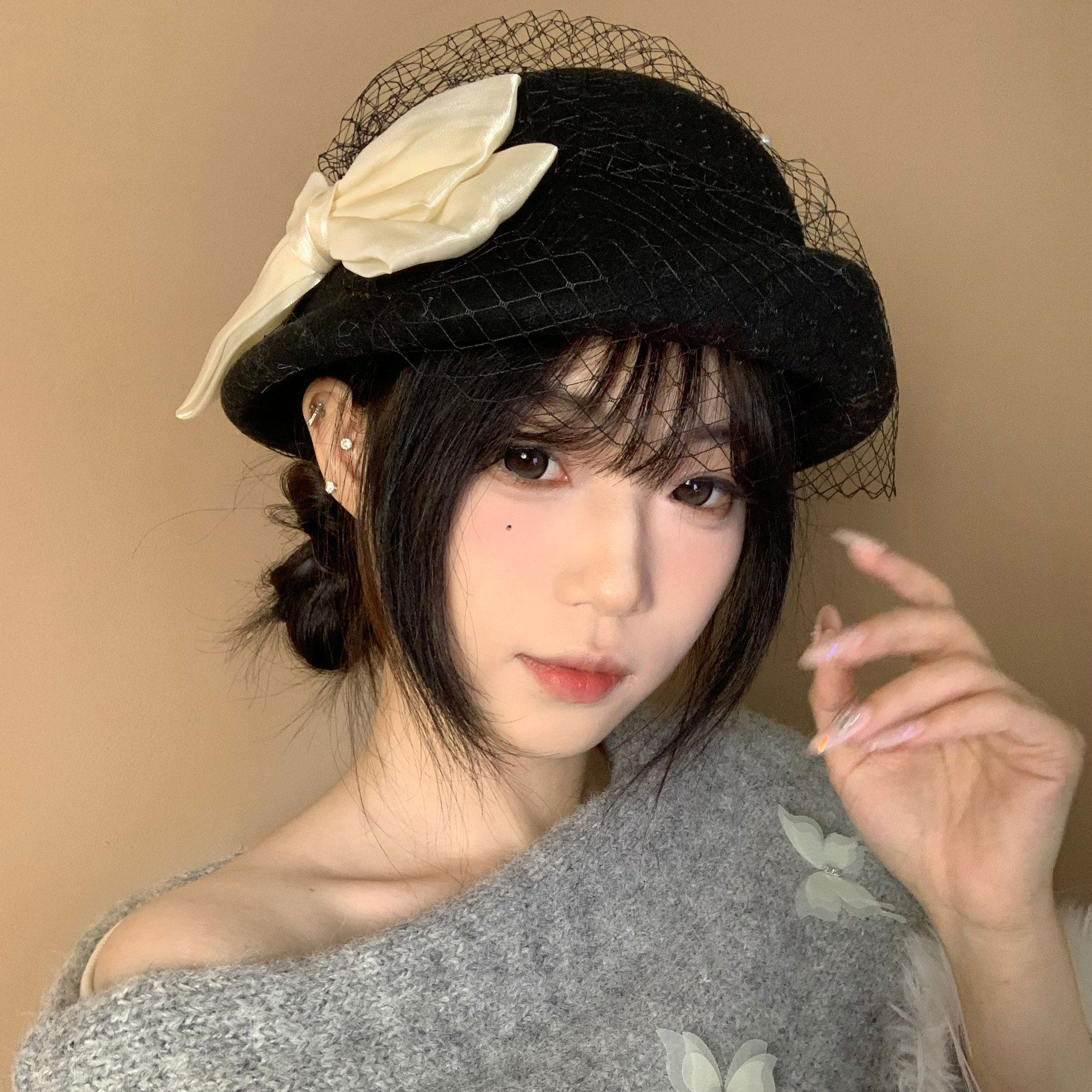 2025热销法式赫本风网纱蝴蝶结毛呢贝雷帽女秋冬复古优雅卷边小礼