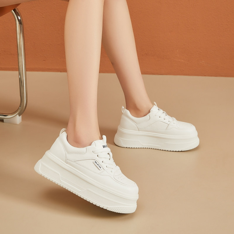 2026春款韩版休闲小白鞋女士简约纯色板鞋软底户外厚底运动跑步鞋