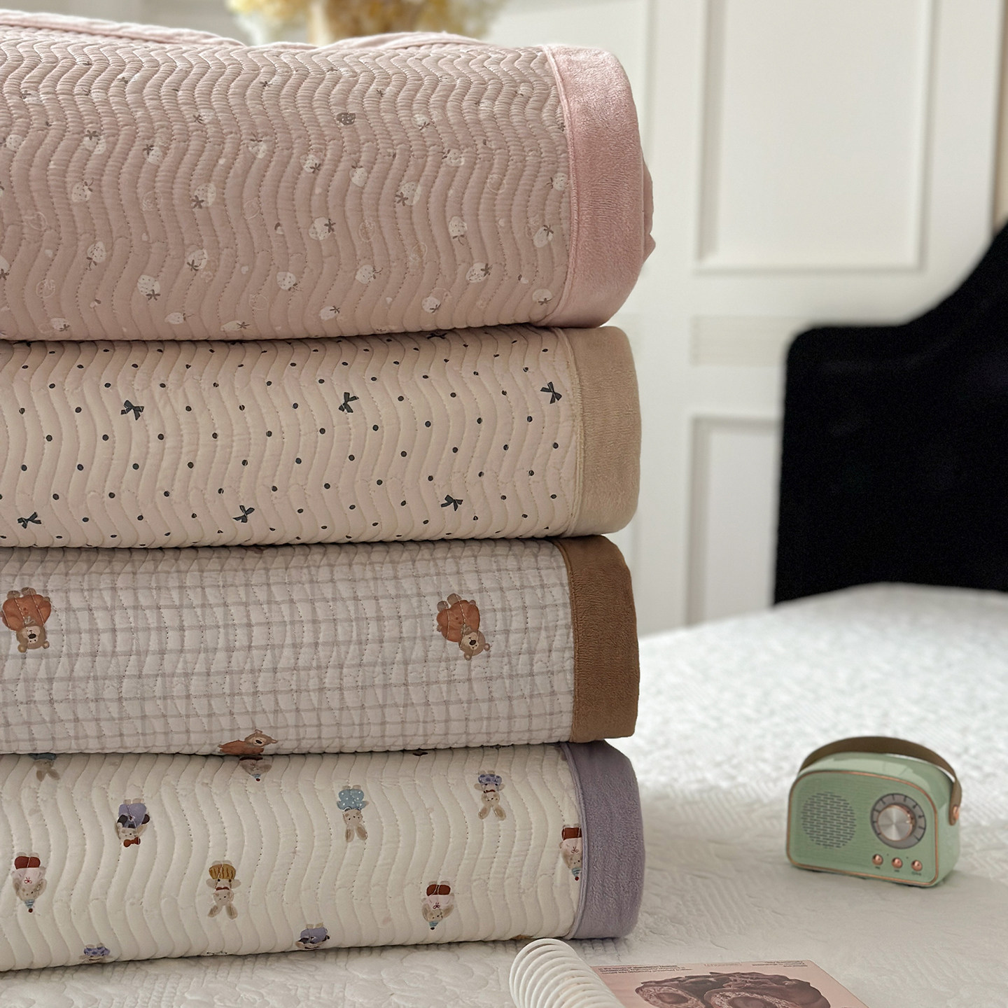 秋冬莫代尔天丝绒床盖三件套加厚绒榻榻米垫子双人冬季夹棉绒床单