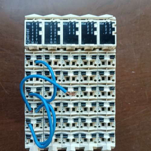议价-施耐德TM5C24D18T模块，成色如图，很漂亮，感兴趣的话