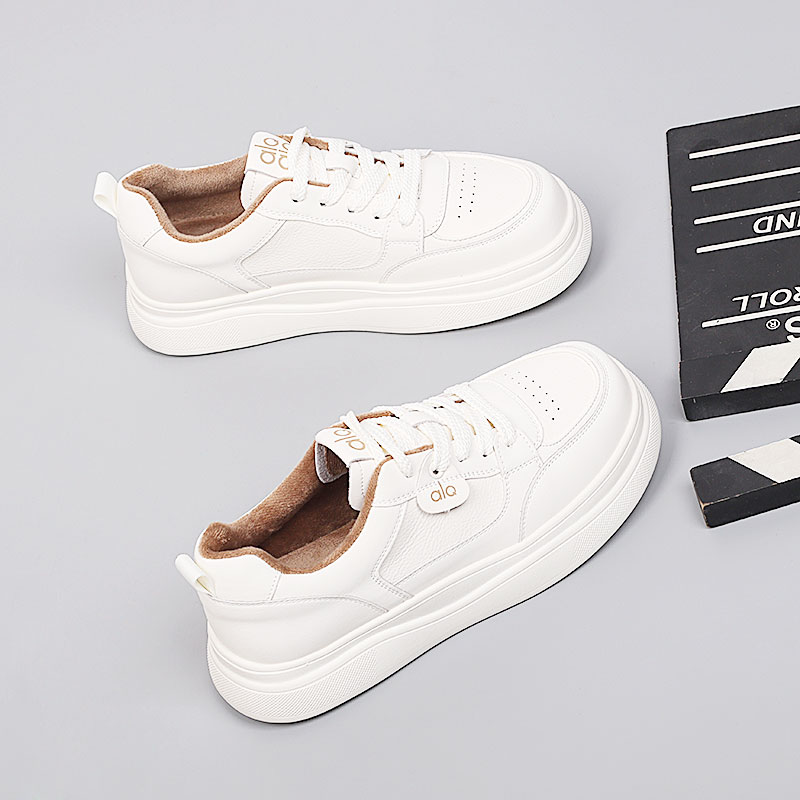 2025冬新款大码女鞋41-43保暖棉鞋时尚休闲加绒特大号舒适小白鞋