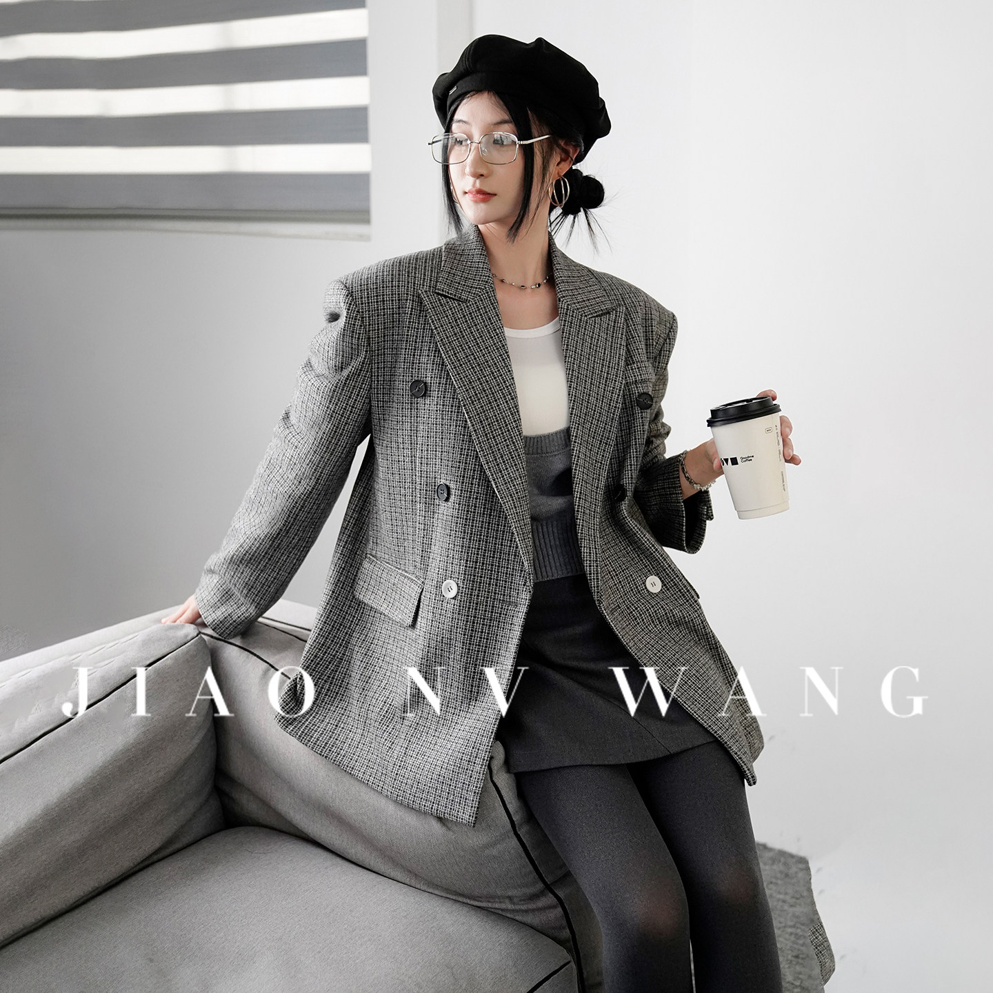 娇女王灰色格纹西装外套