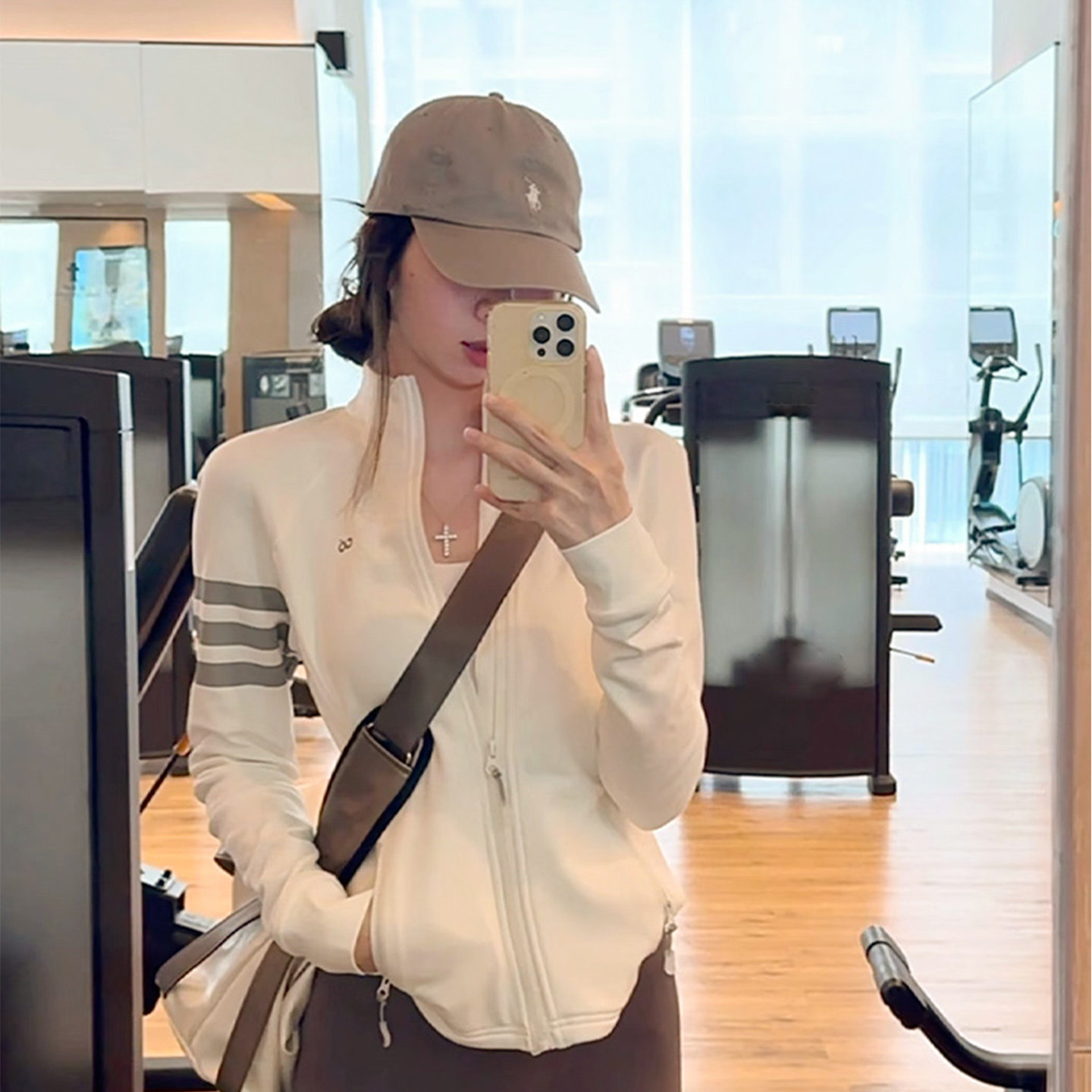 白色宽松健身外套女薄款跑步防晒运动上衣普拉提训练瑜伽服长袖秋