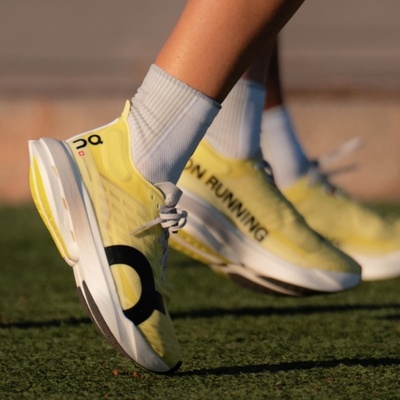 昂跑灵敏缓震耐磨男女马拉松跑鞋