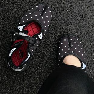 代购NikeAir Rift耐克黑红拼色忍者鞋时尚波点女士一脚蹬分趾鞋