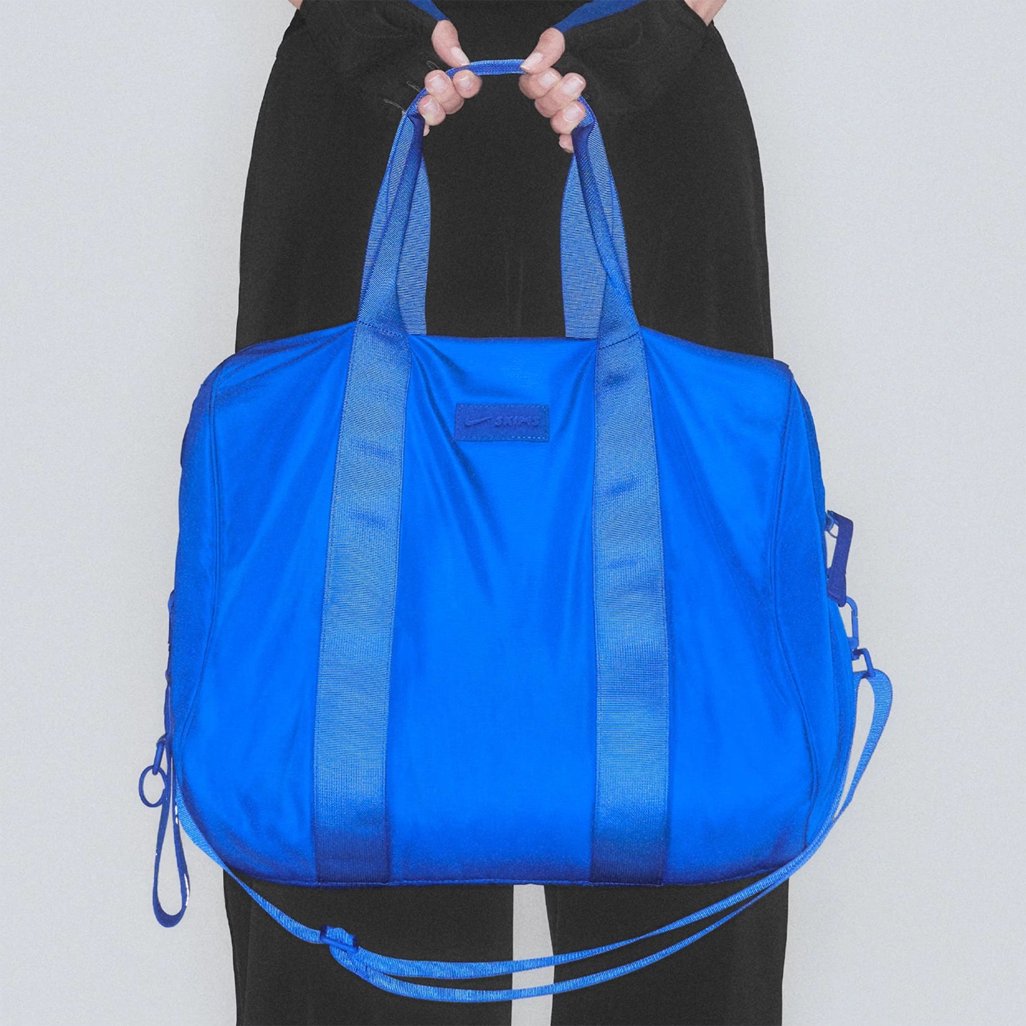 代购Nike X SKIMS PUFFER GYM BAG耐克联名款钴蓝色健身包运动包图片
