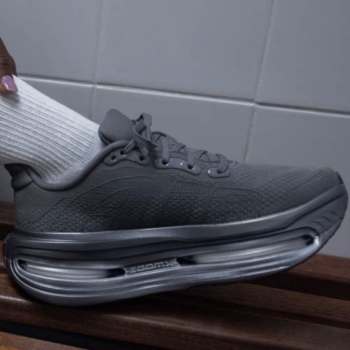 代购Nike x Isamaya Ffrench耐克联名款镀铬灰女士全掌气垫跑鞋