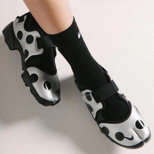 代购Nike Air Rift Dot耐克时尚黑色波点分趾鞋一脚蹬女士运动鞋
