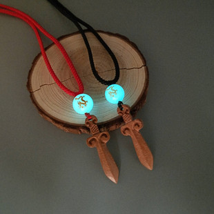 手工雕刻桃木剑夜光珠十二生肖吊坠项链男女通用随身佩戴饰品挂件