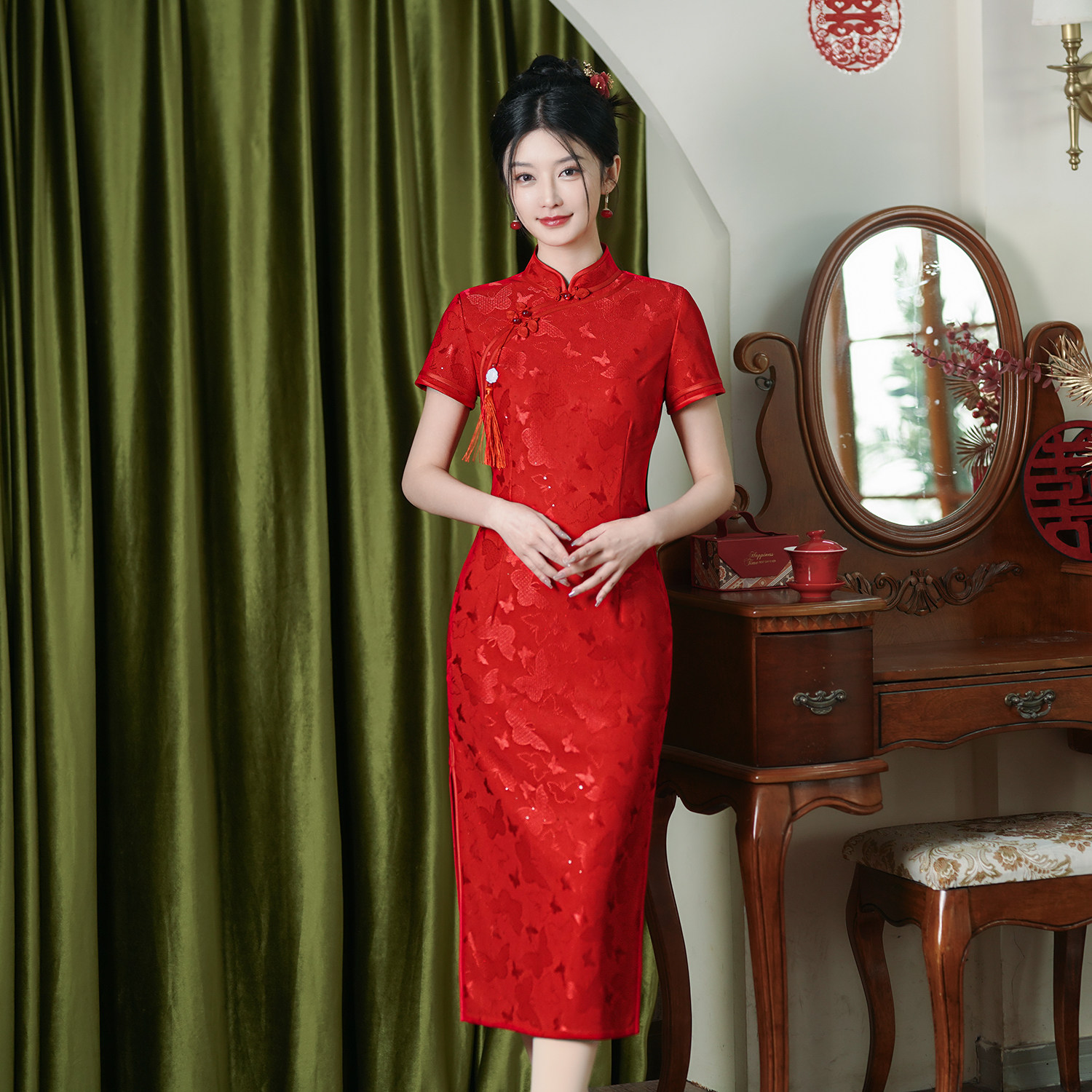 2025年夏季新款蕾丝旗开得胜大红订婚旗袍回娘家改良旗袍婚宴礼服