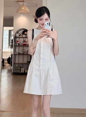 白色镂空边背心连衣裙女2026夏季新款漂亮无袖气质收腰a字短裙
