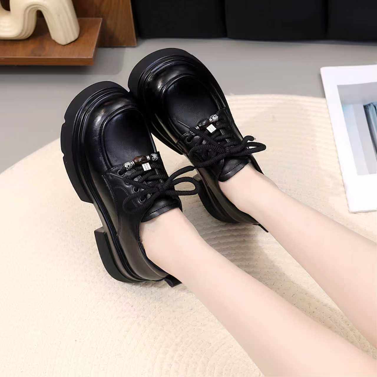 法式厚底乐福鞋女2026春秋季新款黑色交叉绑带圆头百搭学院风单鞋