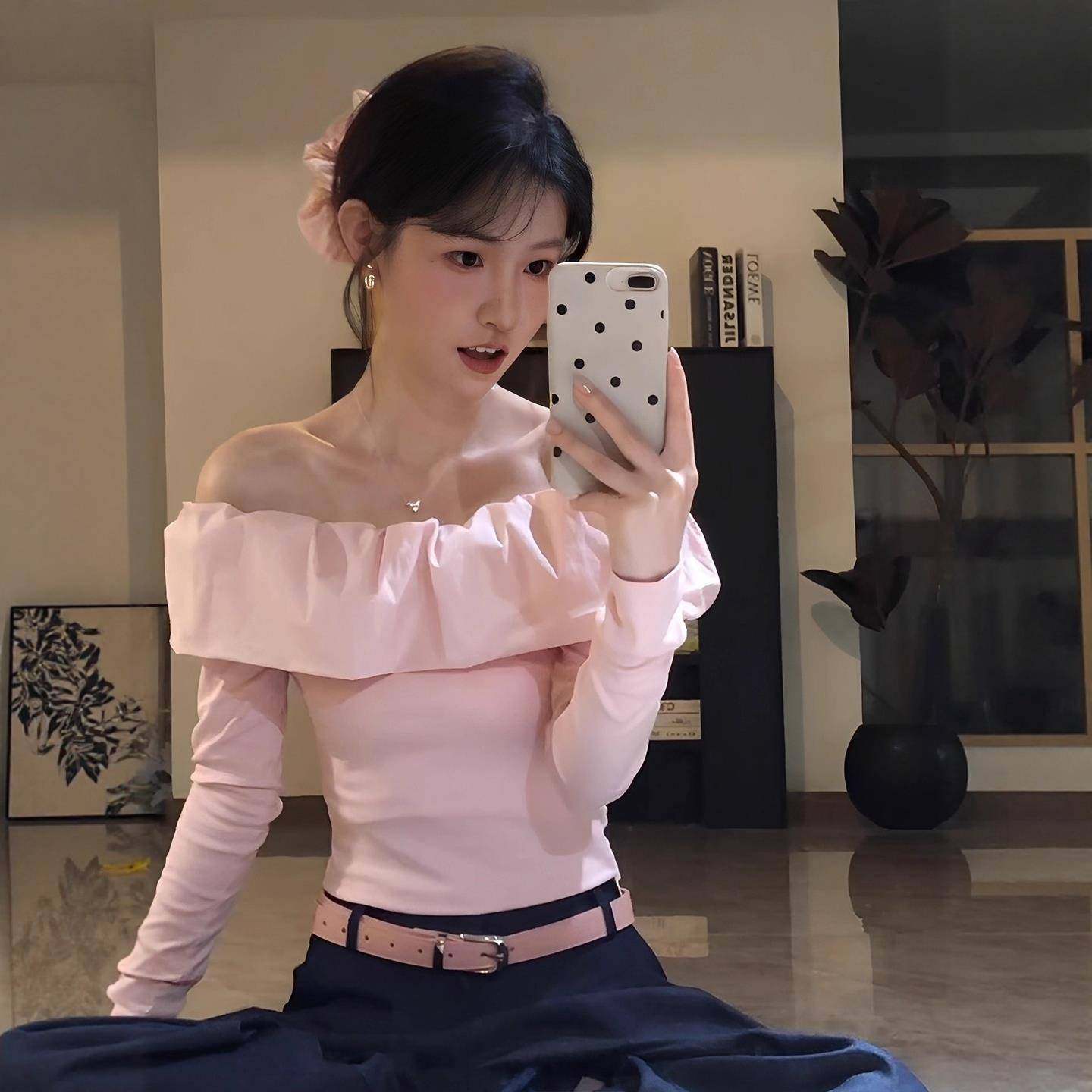 法式别致巨好看粉色荷叶边一字肩上衣女早秋新款长袖T恤设计小众