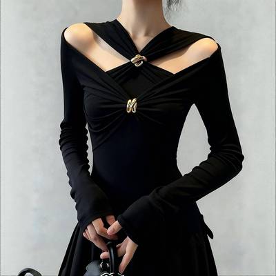 秋冬独特黑色收腰修身长袖t恤上衣设计感甜辣妹镂空露肩打底衫女