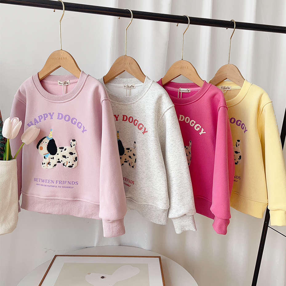 精致时尚的女孩加绒卡通卫衣