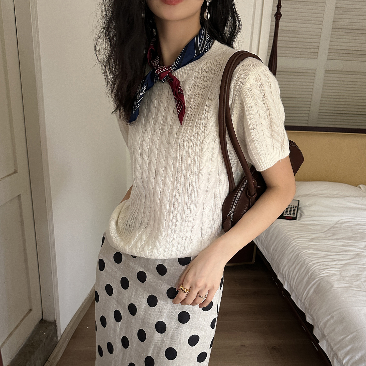 秘密盒子女作家 超细腻澳洲美丽诺羊毛复古绞花老钱风4色针织短袖