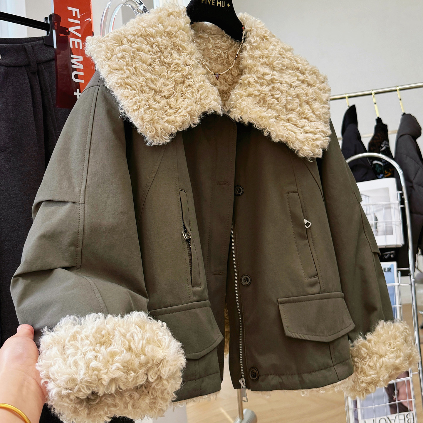 韩系高级感仿羊羔毛大翻领派克女冬季巨好看保暖毛领工装夹克外套,女装/女士精品,派克服,淘宝优惠券,粉丝福利购,淘宝优惠卷