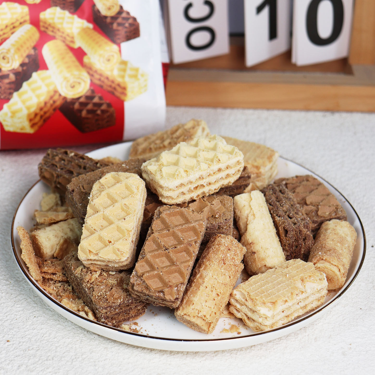 俄罗斯进口奥莱纳牌威化饼干三合一混合味蛋卷网红下午茶休闲零食