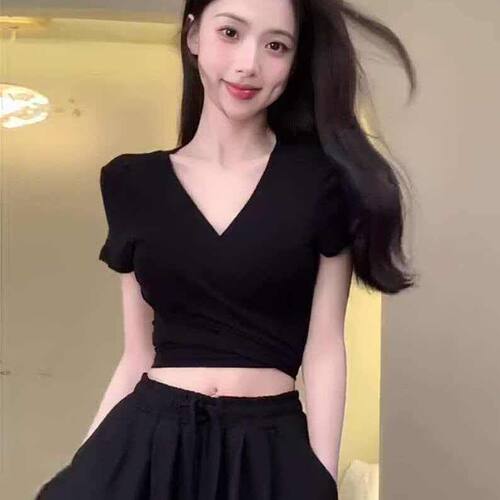 ins风小个子短款露脐紧身t恤女士夏季时尚百搭显瘦大V领半袖上衣