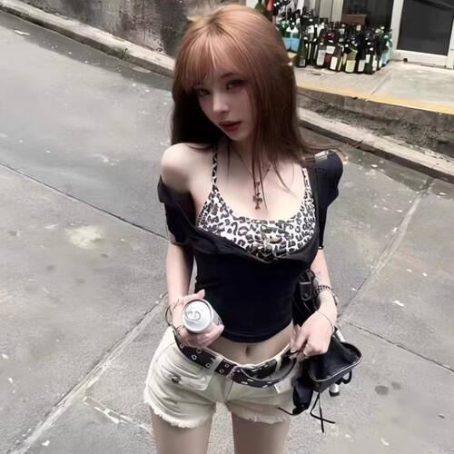 性感纯欲风假两件豹纹挂脖紧身t恤女士夏季百搭显瘦美式辣妹上衣