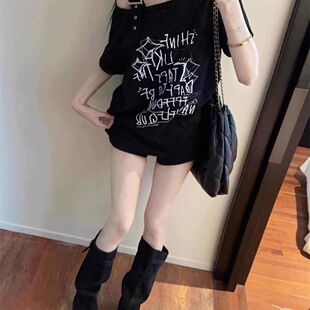 又甜又辣时尚减龄穿搭女士宽松t恤夏季性感露肩遮肉显腰百搭上衣