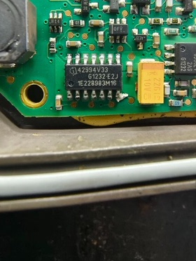 42994V33 TLE42994V33 汽车电脑板电源芯片