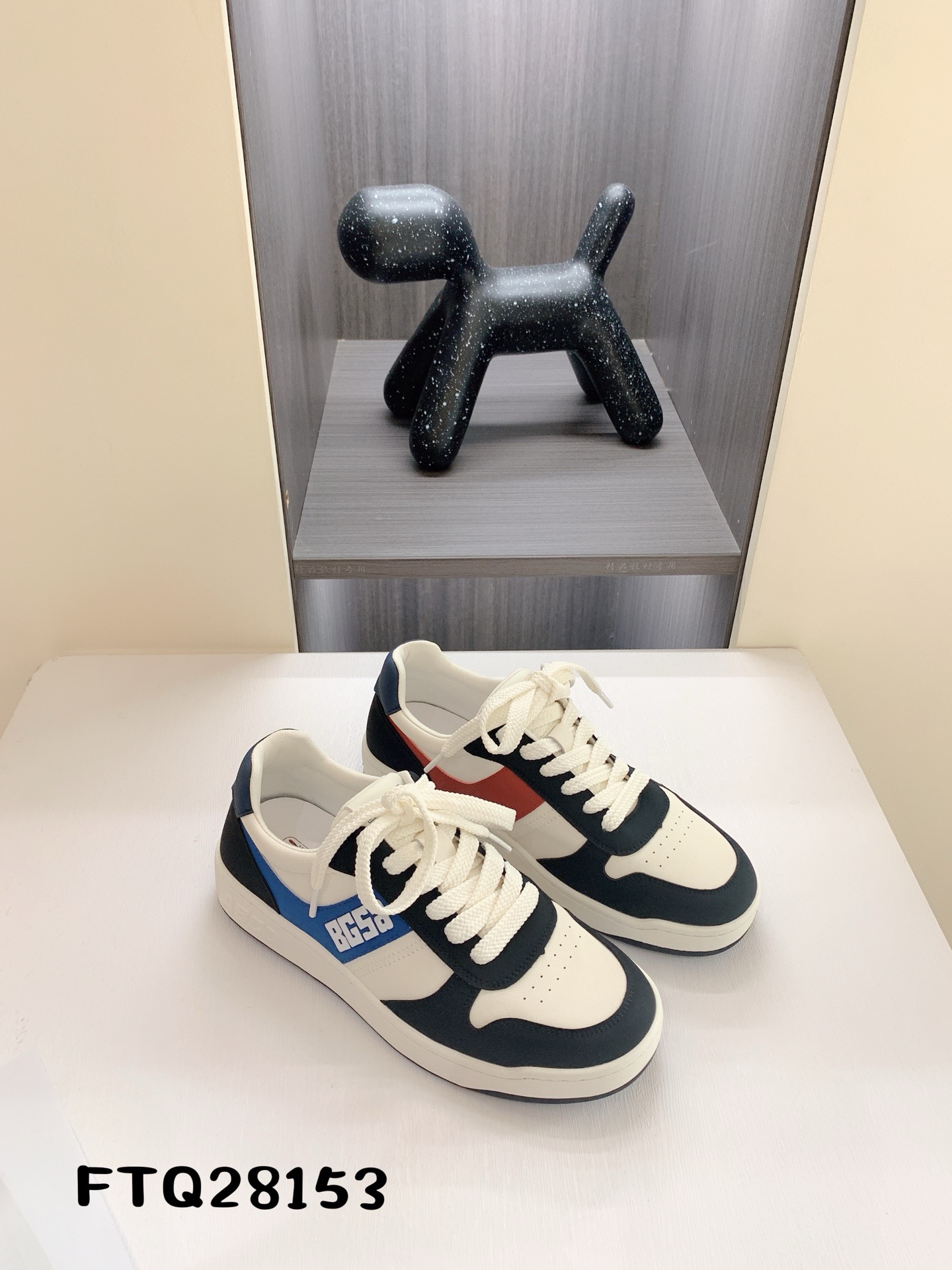 意红真皮2025新款男鞋真皮运动休闲鞋舒适软底撞色男板鞋28153