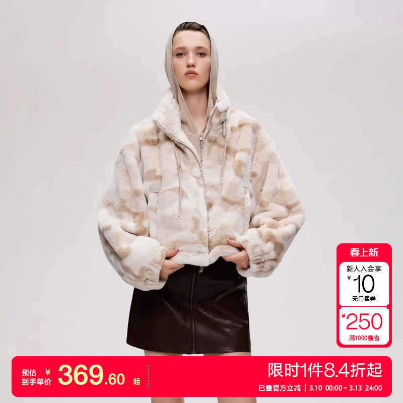 绫致ONLY2025秋季新款个性迷彩宽松短款毛绒棉服外套女